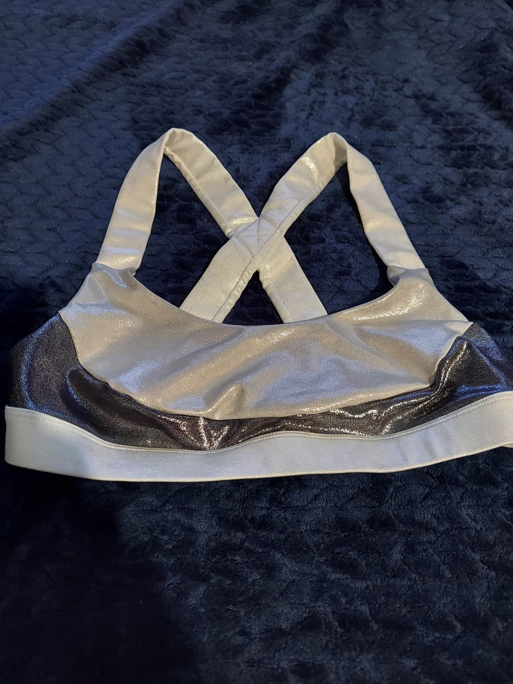 Shimmery Metallic Colorblock Crisscross Sports Bra - Silver
